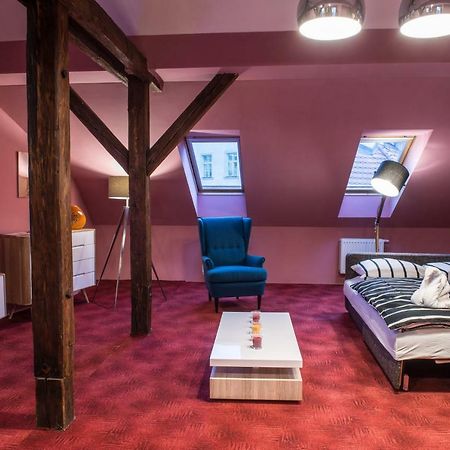 Spacious And Quiet Attic Flat In Centre Prag Exteriör bild