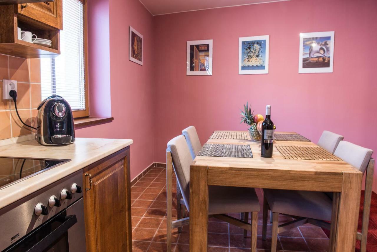 Spacious And Quiet Attic Flat In Centre Prag Exteriör bild