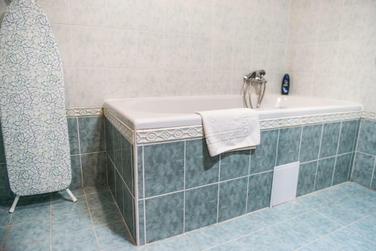 Spacious And Quiet Attic Flat In Centre Prag Exteriör bild