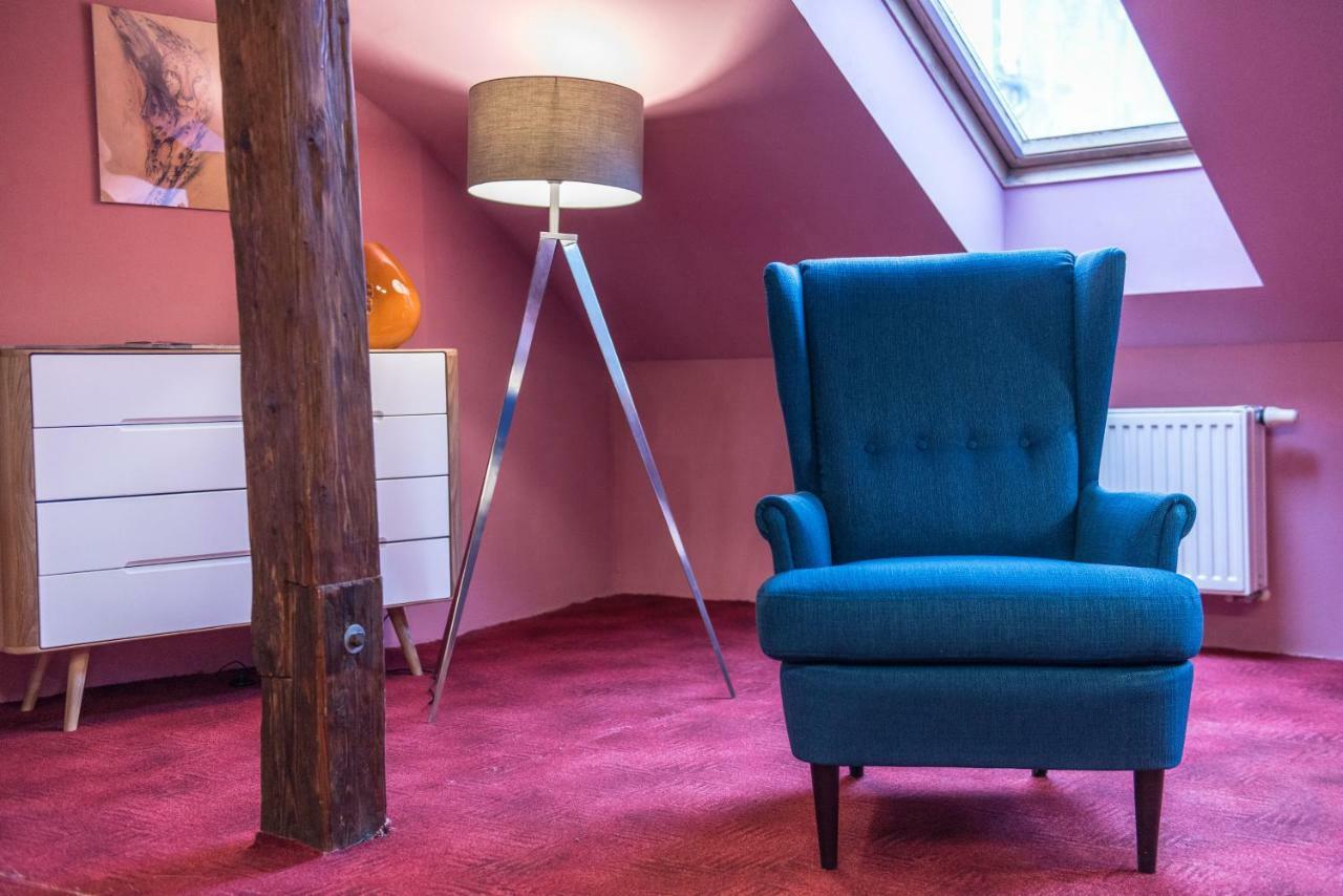 Spacious And Quiet Attic Flat In Centre Prag Exteriör bild