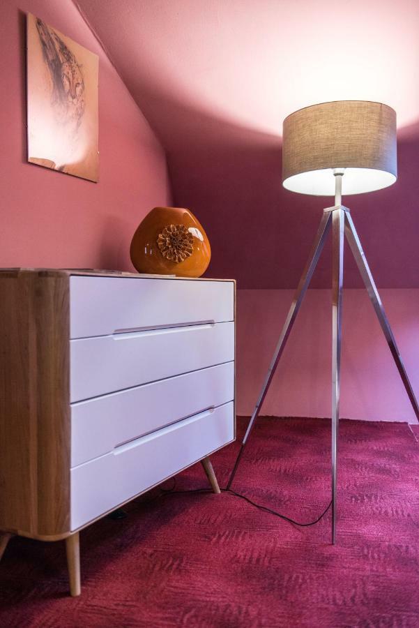 Spacious And Quiet Attic Flat In Centre Prag Exteriör bild