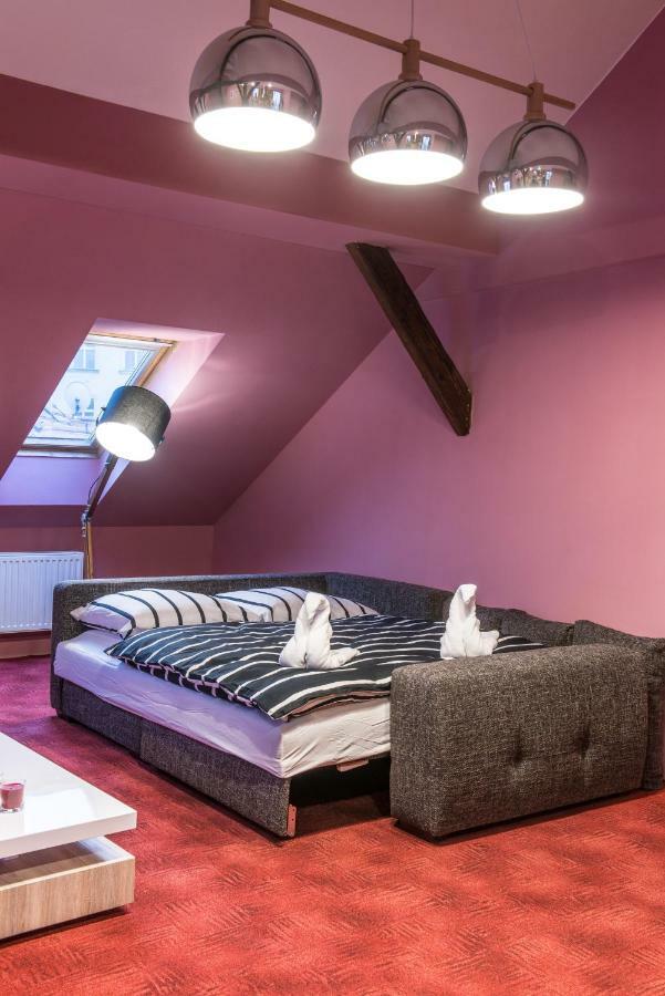 Spacious And Quiet Attic Flat In Centre Prag Exteriör bild