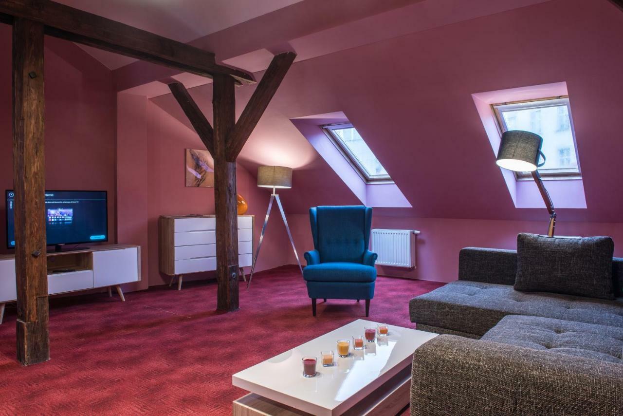 Spacious And Quiet Attic Flat In Centre Prag Exteriör bild
